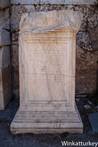 Inscripción conmemorativa de los juegos de gladiadores que duraron cinco días organizados por Julius Menecles Diophantus