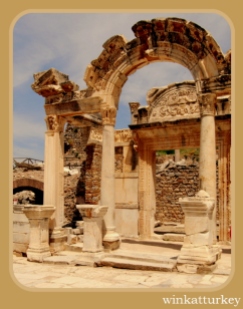 Templo de Adriano ( 117-138 d.c)