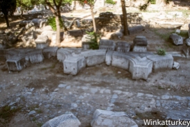 Arco sobre el suelo de las ruinas de Tiatira