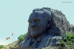 Busto de Ataturk esculpido en piedra.